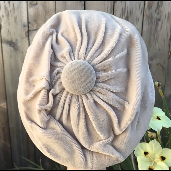 VINTAGE Nude Velvet Ladies Cap - Picture 7 of 7